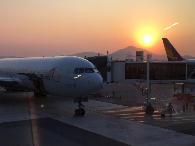 해질 무렵 김포공항 모습(이미지 출처: Wikimedia Commons/CCL)