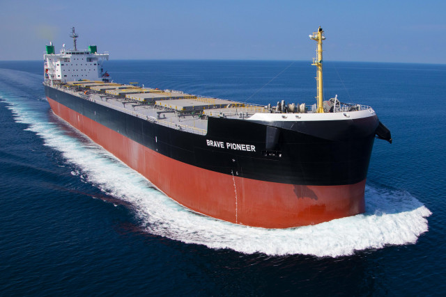 Built by Tsuneishi Shipbuilding Co., Ltd. and owned by Mitsui & Co. Ltd., Brave Pioneer is equipped to operate on both conventional marine fuels and green methanol, a lower-carbon alternative.