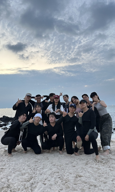 프로그램 참여 청년과 한 달 살기 청년들이 교류 및 로컬 프로그램을 체험하고 있다