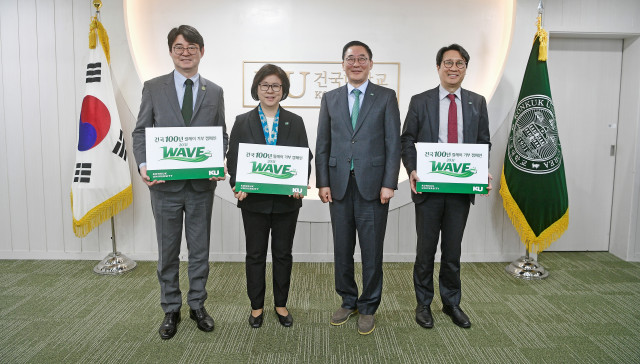 쪽부터 이영범 대외부총장, 곽진영 교학부총장, 원종필 총장, 최영근 글로컬캠퍼스 부총장