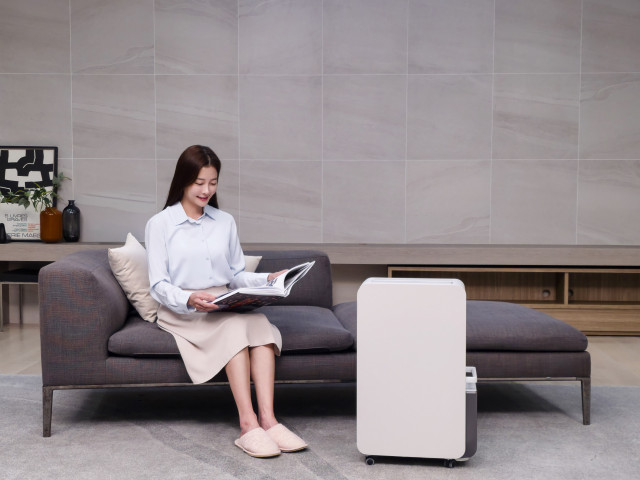 삼성전자가 뛰어난 에너지소비효율과 사용 편의성을 두루 갖춘 2026년형 고효율 인버터 제습기를 출시했다