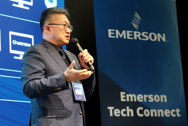 정재성 한국에머슨 대표가 ‘테크 커넥트 2026’에서 발표하고 있다