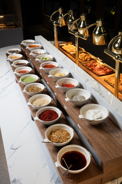 16가지 이상의 소스류를 기호에 맞게 조합 가능