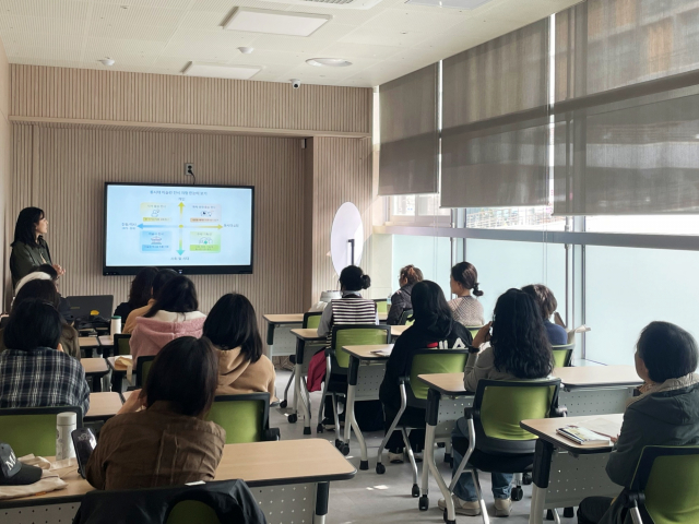 금천구립금나래도서관에서 진행한 ‘미술관에서 살아남기’ 강의