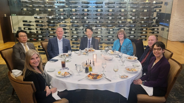 한자리에 모인 서울미디어대학원대학교 및 사우스다코타대학교 경영진