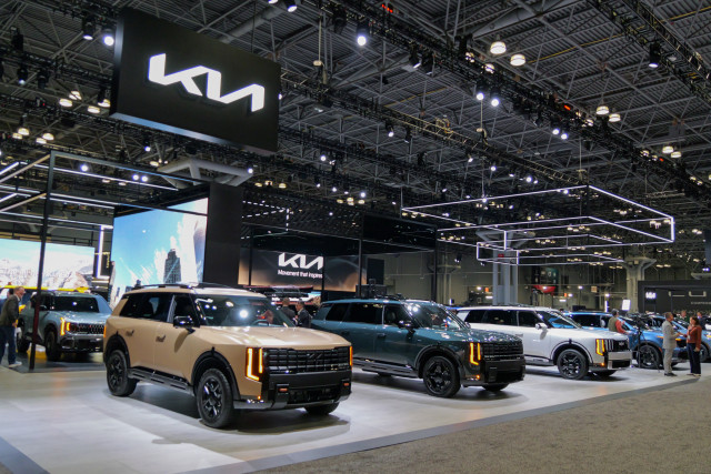 2026 뉴욕 국제 오토쇼 내 기아 부스 전경