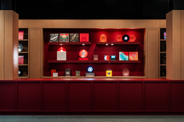 4월 20일 이탈리아 밀라노에서 열린 ‘밀라노 디자인위크 2026’에 참가한 삼성전자 부스의 아날로그 감성을 디지털로 확장한 공간에서 사운드가 어우러져 하나의 하모니를 이루고 있다