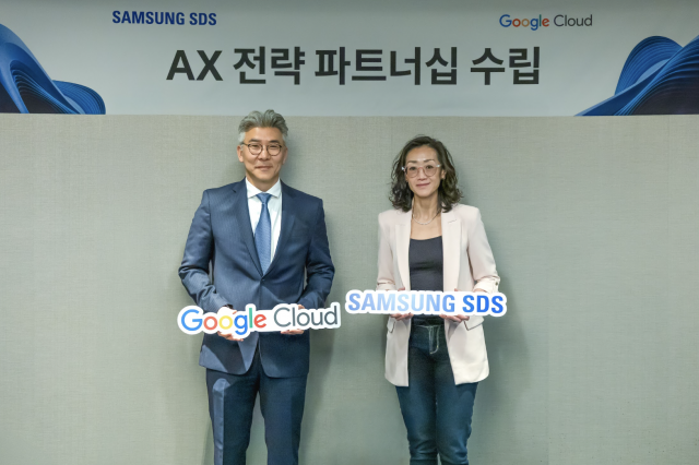 4월 23일(현지 시간 22일) 미국 라스베이거스에서 개최된 ‘Google Cloud Next 2026’에서 왼쪽부터 삼성SDS 이호준 클라우드서비스사업부장(부사장), 루스 선 구글 클라우드 코리아 사장이 ‘AI·클라우드·보안 분야’ 사업 협력 강화를 위한 전략적 파트너십을 발표했다