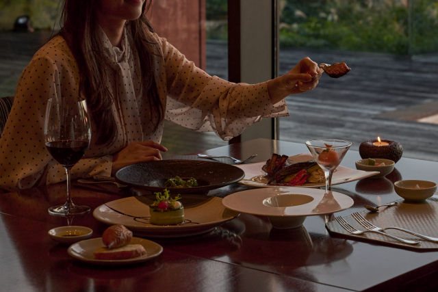 포도호텔 ‘히든 시그니처’ 패키지에 포함된 비오토피아 레스토랑 다이닝 코스