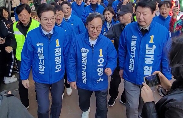 동작구 성대 시장을 방문한 오영수 동작구청장 예비후보(가운데)와 정원오 서울시장 후보(왼쪽), 남궁염 동작구의원 예비후보