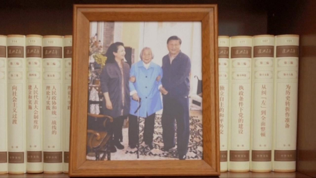 주권 있고 평화로운 중국에 대한 시진핑 어머니의 헌신과 평범한 노동 대중과의 긴밀한 유대는 시 주석에게 깊은 영감을 주었다(이미지 출처: CGTN)