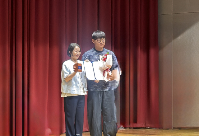 시립성동청소년센터 청소년운영위원회 ‘청마루’가 ‘2026년 전국 우수 청소년운영위원회 선정 공모’에서 우수상인 한국청소년활동진흥원 이사장상을 수상했다