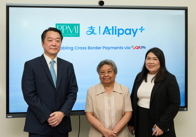 (L-R) Danny Chung, General Manager of Alipay+ Global Growth Center, Ant International; Carmelita “Melit” Araneta, General Manager of Philippine Payments Management Inc.; Atty. Bridget Rose M. Mesina-Romero, Director, Payments Policy and Development Department, Bangko Sentral ng Philipinas