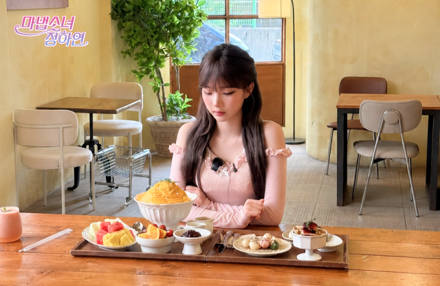 ‘마법소녀 정하연’에서 망고빙수, 커팅과일, 떡 디저트, 그릭요거트 등 프루타의 주요 메뉴를 소개했다
