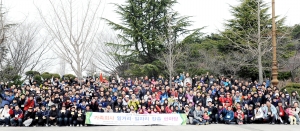 동명대학교 산학협력 관계자들의 최근 멘토링 산행 장면