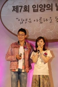대한사회복지회와의 인연으로 참여한 배우 박성웅, 신은정 부부