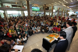 2011년 9월 바오젠 인센티브단체 인천공항 환영행사 (사진제공: 한국관광공사)