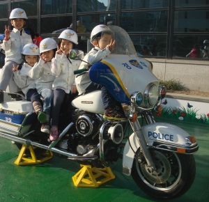 순찰차 체험현장 (사진제공: 도로교통공단)