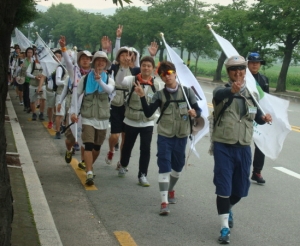 학생들과 국토장정을 3시간여동안 함께 한 동명대학교 설동근 총장 1 (사진제공: 동명대학교)