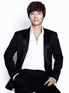 뮤지컬배우 겸 가수 임태경의 생애 첫 단독 투어 콘서트가 매진 행렬을 이루고 있다. (사진제공: 떼아뜨로)