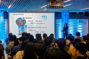 Inclusion Plus 설명회에서 강연 중인 메트라이프코리아재단 황애경 사무국장