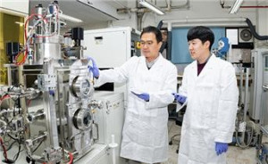 왼쪽부터 서울대학교 이관형 교수, 권준영 박사