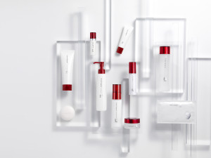 한국오츠카제약이 출시한 미백·주름개선 2중 기능성 여성 화장품 ‘이너시그널’