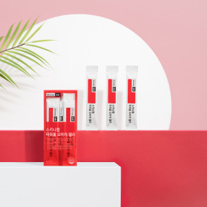 건강 전문 기업 헬스밸런스의 다이어트 전문 브랜드 스키니랩이 선보이는 스틱포 형태의 파워풀 오미자 젤리