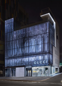 박승모 작가와의 컬래버를 통해 한국적 미를 더한 구찌 가옥 외관