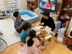 광양시 중마장애인복지관이 우양재단과 지역 장애아동들을 위한 외식을 지원했다