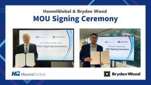 한찬건 한미글로벌 부회장과 제이미 존스톤(Jaimie Johnston) 브라이든 우드(Bryden Wood) 글로벌 시스템 디렉터(Head of Global Systems Director)가 온라인 MOU 체결식을 진행하고 있다
