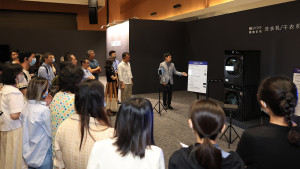 삼성전자가 ‘2023 중국 테크 세미나’에서 2023년형 TV와 생활가전 제품들의 신기술을 소개하고 있다
