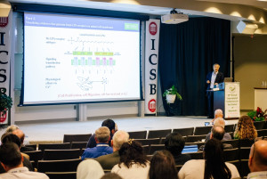 건국대학교 나승열 교수가 국제천연물과학회(ICSB)에서 홍삼의 효능에 대해 발표하고 있다.