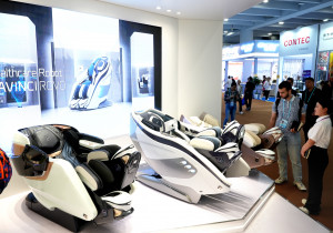 중국 최대 무역 박람회 ‘캔톤페어 2024’에 전시된 바디프랜드 헬스케어로봇