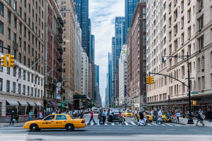 ‘세계에서 가장 부유한 도시 보고서 2024(2024 World’s Wealthiest Cities Report)’에 따르면 뉴욕시는 굳건하게 1위 자리를 지켰다. 뉴욕 거주민들의 총 자산은 3조 달러를 넘어서 주요 G20 국가들이 보유한 총 자산보다도 많다. 백만장자는 무려 34만9500명에 달하고, 억만장자는 744명, 수십억 이상을 보유한 부호는 60명에 이른다(이미지 출처: Pixabay/CCL)