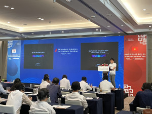 베트남 하노이에서 개최된 ‘한국-베트남 경제협력 포럼’에서 강연 중인 맨인블록 박종형 대표