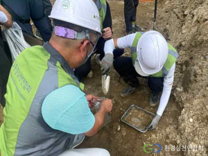 반포주공1단지 토양시료 채취 현장 모습(환경실천연합회 제공)