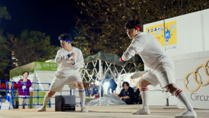 서커스디랩 이준상, 함서율 아티스트가 ‘2024 시즈오카 다이도게이 월드컵’ 축제에서 열정적인 서커스 연기를 펼치고 있다