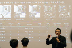 하드웨어 브랜드이자 메인보드, 그래픽카드, SFF PC를 전문적으로 설계 및 제조하는 글로벌 기업 애즈락(ASRock)이 지난 10월 30일 신제품 발표회를 열고 인텔의 차세대 CPU인 코어 울트라 200 시리즈 애로우레이크-S(Arrow Lake) 대응 신제품 Z890 메인보드 라인업을 공개했다