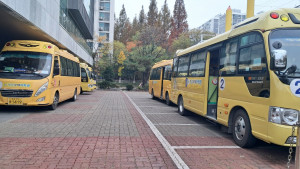 미소관광은 인천광역시 소재의 관광회사로 유치원 어린이 등·하원, 학원 차량, 회사원 출퇴근, 여행객 수송 등의 목적으로 총 101대의 25인승 차량을 운행하고 있다. 이 중 35대가 앨리슨의 T1000 xFE™ 전자동 변속기가 장착된 7M 오토매틱 버스이다 © 앨리슨 트랜스미션