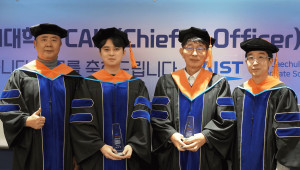 장동인 KAIST AI대학원 책임교수, 바이오컴 전태준 대표, 이은우 KAIST 감사, 김기응 KAIST AI대학원 교수