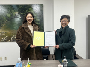 왼쪽부터 에프팔육이 최지원 대표, 용인대학교 영화영상학과 학과장 유지수 교수