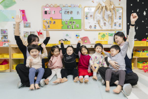 ‘성수 소셜벤처밸리-공동직장 어린이집 모두의숲’ 풀잎반 아이들과 선생님