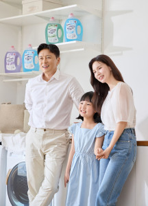 지난 4월 25일 배우 진태현, 박시은 부부의 ‘나에노 럭스클린’ 광고 촬영 모습