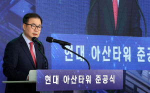 조재천 현대엘리베이터 대표이사가 21일 오후 현대엘리베이터 충주 본사에서 진행된 ‘현대 아산타워’ 준공식에서 환영사를 하고 있다