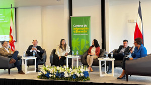 A panel discussion was held to discuss Public-Private Partnerships among business representatives and public organizations, including the CCSS (Costa Rican Social Security System) Financial Director, Gustavo Picado (second from left).