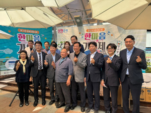 ‘한마을 가요제’ 행사 기념 촬영