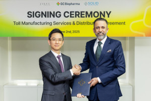 왼쪽부터 GC녹십자 대표 허은철, SISB CEO Datuk Mohamed Nizam Bin Mohamed Jakel