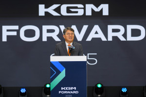 KGM 곽재선 회장이 ‘KGM FORWARD’ 행사에서 인사말을 하고 있다