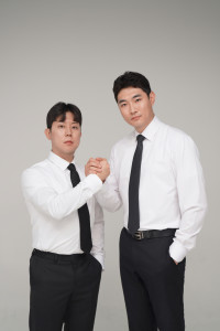 이경림, 박유진 대표. ‘사람이 남는 회사’ 비전 선포를 기념해 함께 촬영했다